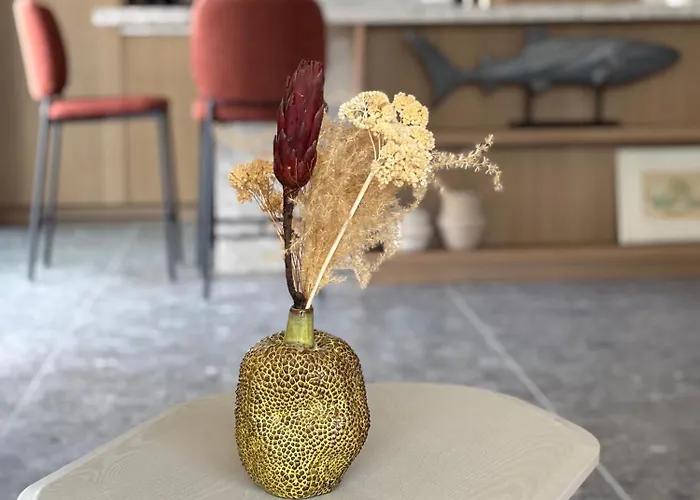 Trendy Modern 公寓 *