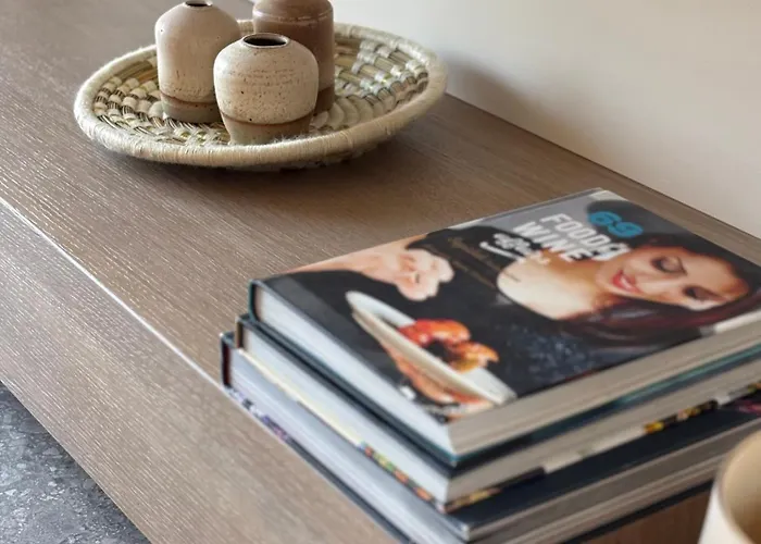 Trendy Modern 公寓 *